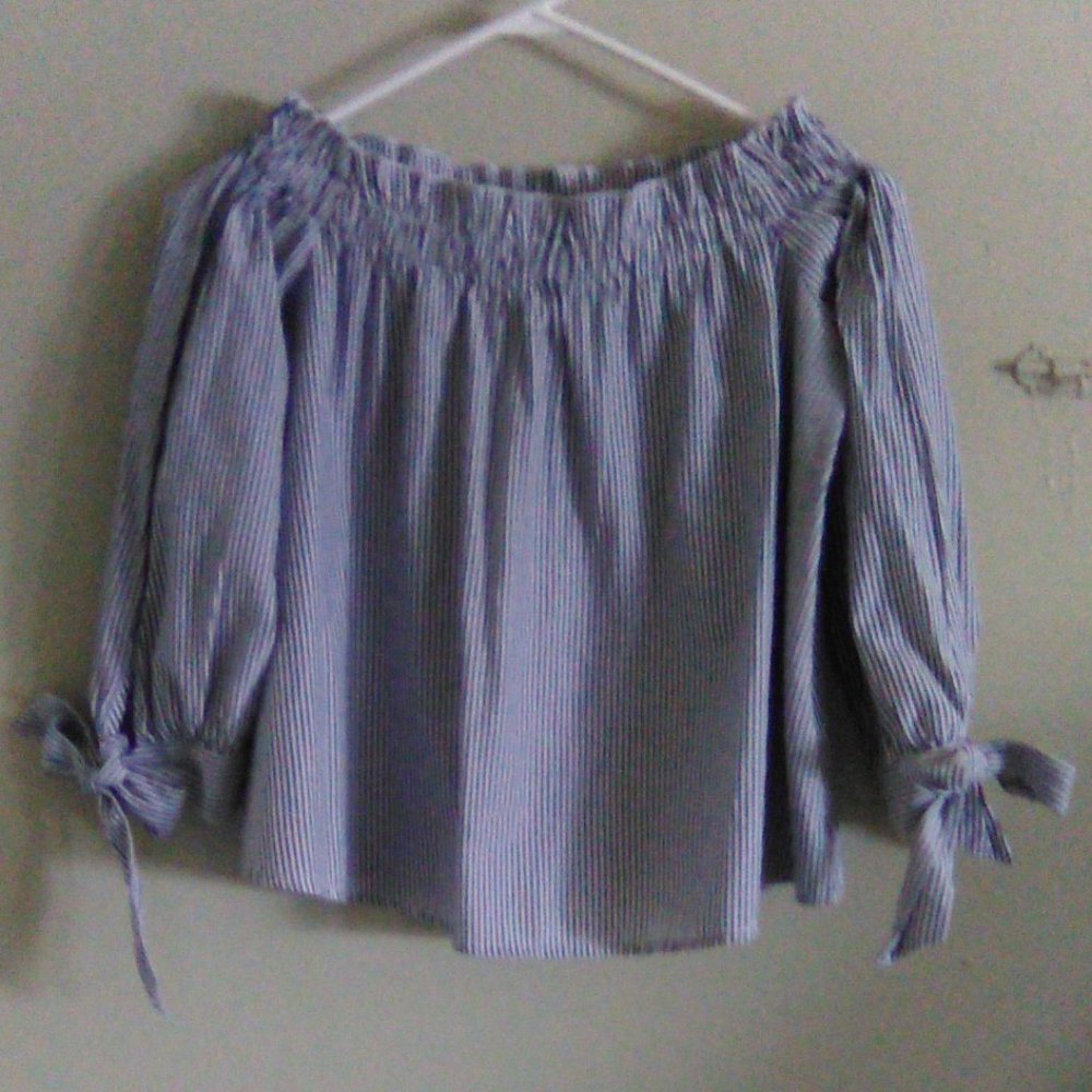NWOT American Eagle Outfitters Off Shoulder Frill Trim Cropped Top